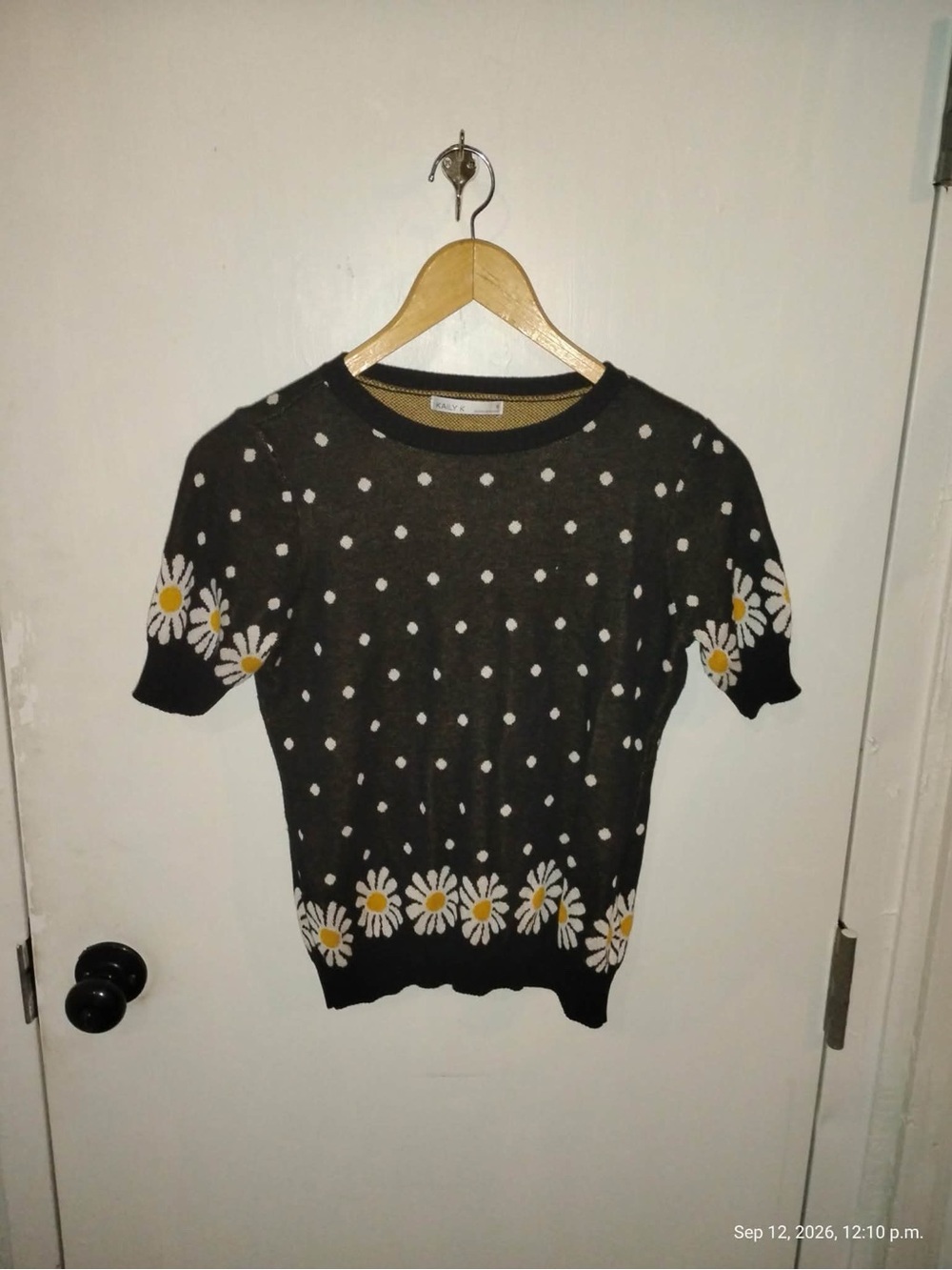 Unknown Brand Black Daisy-Accent Short Sleeve Sweater